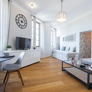 Apartment Gorgeous 1 Bdr With Gardens View In The Old Town, Nice